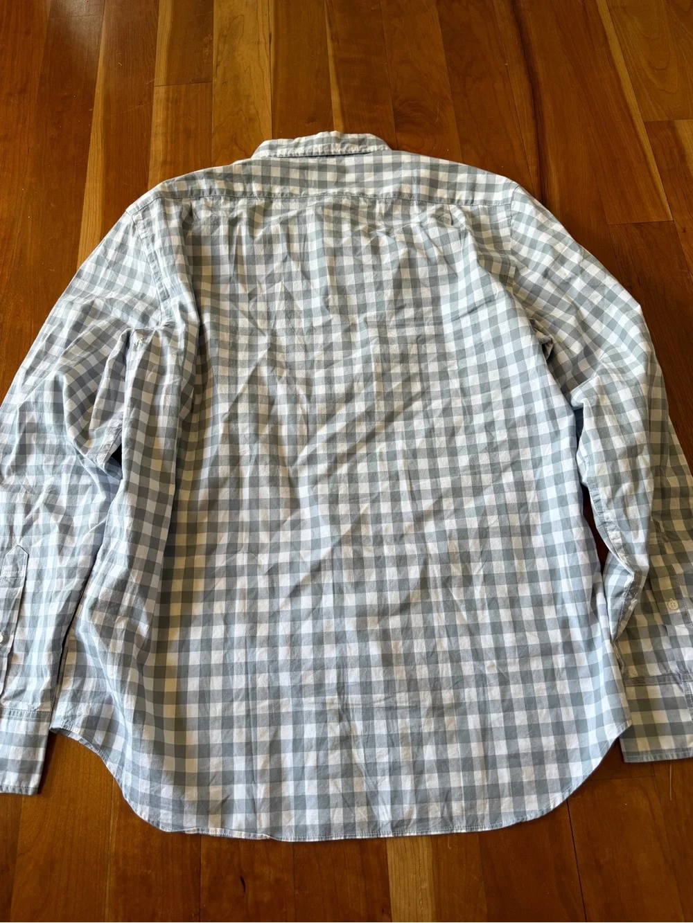 J. Crew men’s long sleeve button down gray and white checkered shirt size large